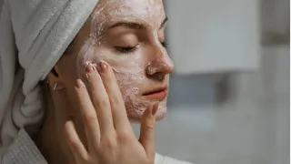 how-to-repair-skin-barrier-from-pollution-damage-5-skincare-tips-to-combat-delhis-high-air-pollution